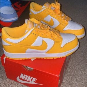 laser orange low dunks 7.5W or size 6M